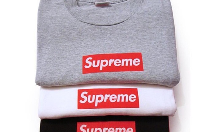Chiếc áo phông Supreme từ năm 1999 này đang được bán với giá 122 triệu đồng