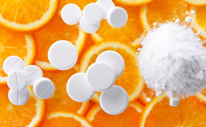 Kháng sinh kết hợp vitamin C có hiệu quả tiêu diệt ung thư, nhưng mọi người tuyệt đối không nên thử tại nhà