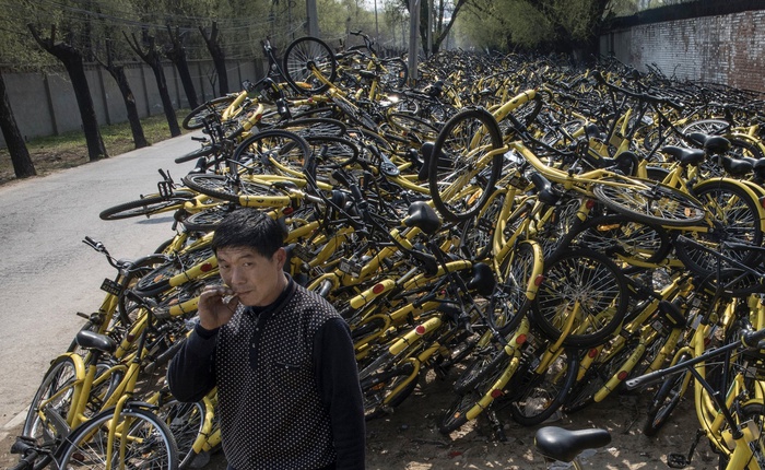 Chìm trong "biển" xe đạp cho thuê, một thành phố ở Trung Quốc buộc phải cấm dịch vụ này