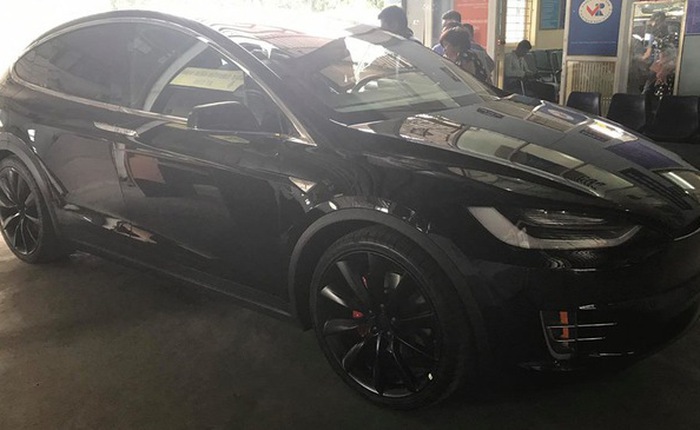 SUV điện Tesla Model X P100D độc nhất Việt Nam được cho đi đăng kiểm