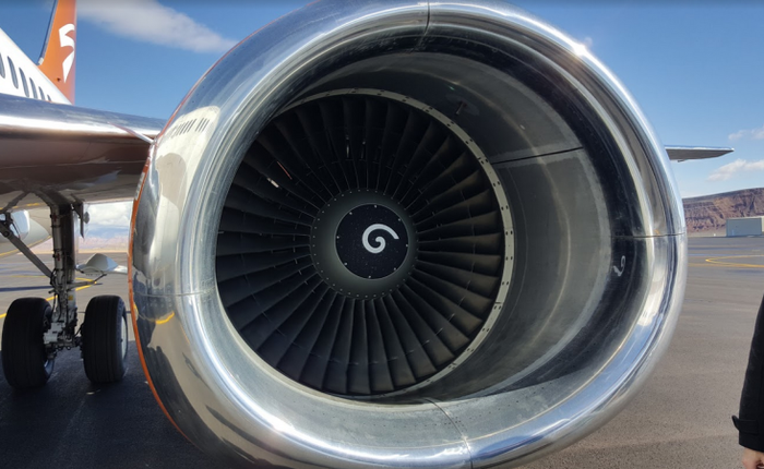 Bạn có biết công dụng của những vòng xoáy nhỏ được vẽ trên động cơ máy bay không?