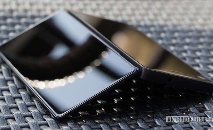 Không chỉ Samsung, ZTE cũng chuẩn bị ra mắt điện thoại 2 màn hình có thể gập mang tên Axon Multy