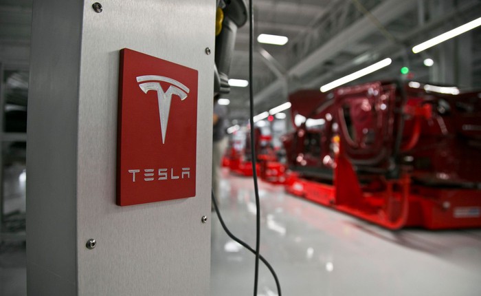 Tesla bị cáo buộc gặp vấn đề nghiêm trọng trong sản xuất pin cho Model 3, sử dụng nhân công thiếu kinh nghiệm, sản xuất pin bằng tay
