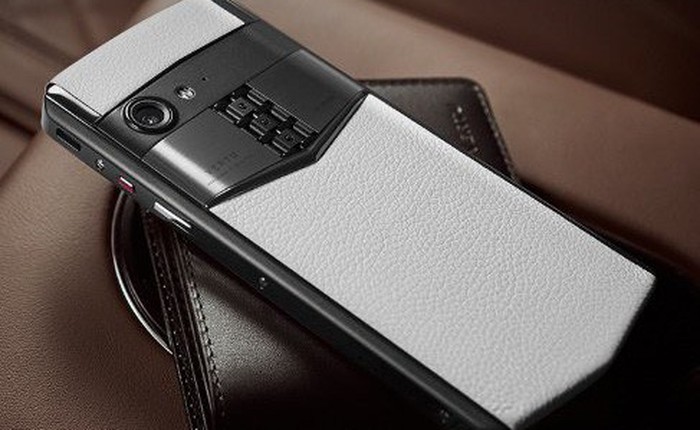 Vertu trình làng smartphone cao cấp Aster P, khung titan, màn hình sapphire, mặt lưng bằng da, Snapdragon 660, giá 5.000 USD