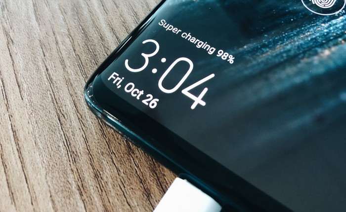Dùng sạc nhanh của Huawei Mate 20 Pro xong mới thấy iPhone lạc hậu thế nào