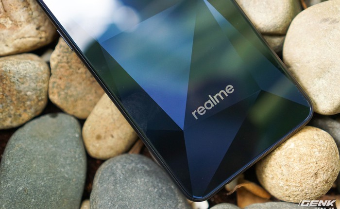Trên tay Realme 2: Khi Oppo quyết định "khô máu" với Xiaomi