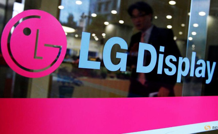 CEO LG dùng búa đập nát màn hình LCD của hãng để chứng minh quyết tâm thay đổi