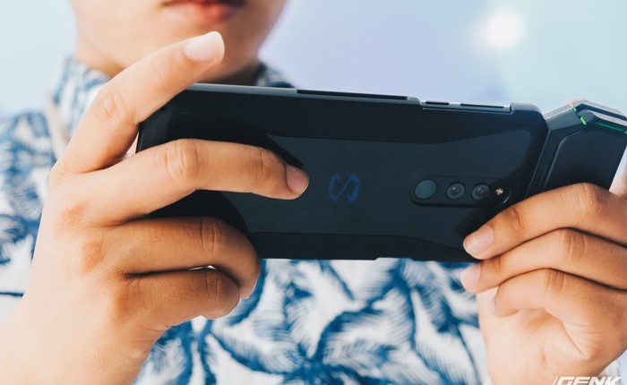 Trên tay smartphone chuyên game Black Shark Helo mới về VN: RAM 10GB, LED RGB, có sẵn tay cầm trong hộp