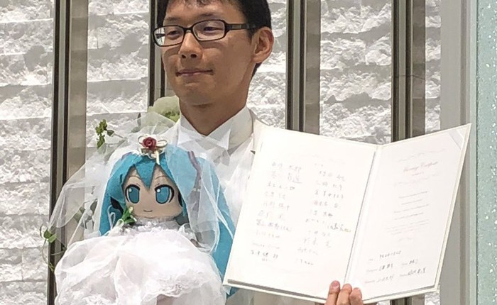 Chàng trai người Nhật kết hôn với ca sĩ ảo Hatsune Miku vì không tin vào phụ nữ