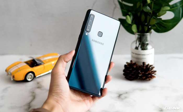 Trải nghiệm nhanh Galaxy A9 tại Việt Nam: 4 camera, mặt lưng đổi màu và hơn thế nữa!