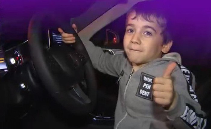 [Vietsub] Chống đẩy 4105 lần liên tiếp nhưng bị sách Guiness từ chối, cậu bé Nga 5 tuổi được tổng thống trao quà "an ủi" là một chiếc Mercedes C-class.