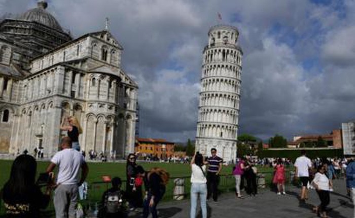 Tin vui: Tháp nghiêng Pisa càng ngày càng thẳng