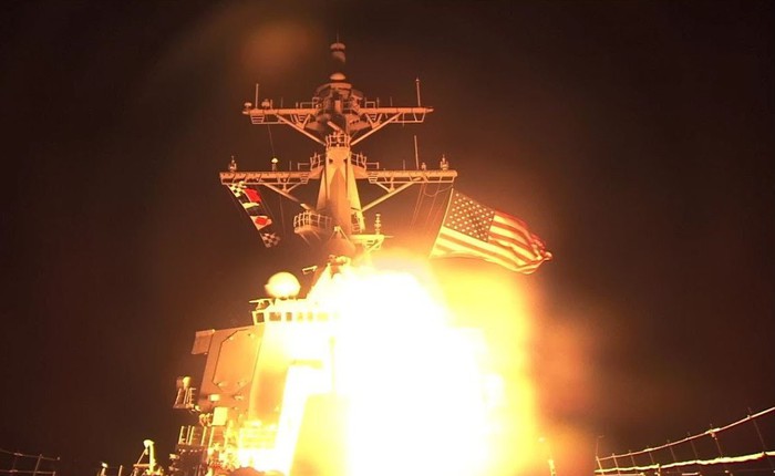 Xem Hải quân Mỹ dùng tên lửa đánh chặn bắn nổ tung quả bom nguyên tử giả trên Vũ trụ