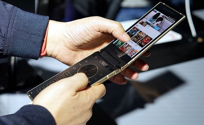 Lộ video thực tế smartphone nắp gập cao cấp W2019 của Samsung, giá bán dự kiến 2.500 USD