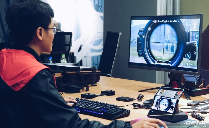 Asus ra mắt ROG Phone và loạt phụ kiện dành cho gamer tại Việt Nam, giá cao nhất gần 50 triệu đồng