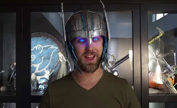 Anh chàng YouTuber này tìm ra cách phát sáng đôi mắt như thần Thor trong Ragnarok