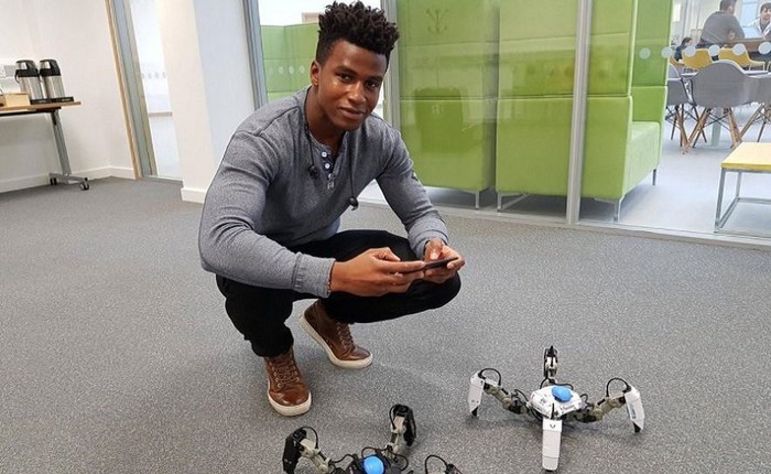 CEO 27 tuổi tạo ra robot chơi game đầu tiên trên thế giới, được Apple và Amazon mời hợp tác độc quyền