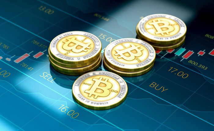 Một thứ ba đầy biến động trong làng tiền mã hoá: Giá Bitcoin giảm 28%, xuống dưới 10.000 USD trên Coinbase; đồng ethereum tụt giá đến 30% chỉ trong 24 giờ