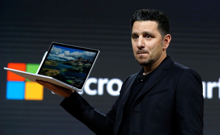 Ra mắt tới ba sản phẩm mới trong năm 2017 nhưng mảng máy tính Surface của Microsoft gần như không tăng trưởng