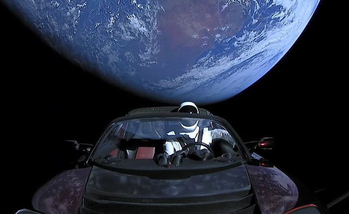 Trên chiếc Tesla mà Elon Musk vừa phóng lên Vũ trụ, có một kiện hàng bí mật có thể tồn tại cả tỷ năm