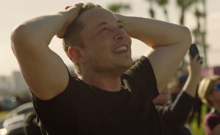 [Video] Cùng xem lại cảnh Elon Musk "mếu máo" khi tên lửa mạnh nhất thế giới của SpaceX được phóng thành công