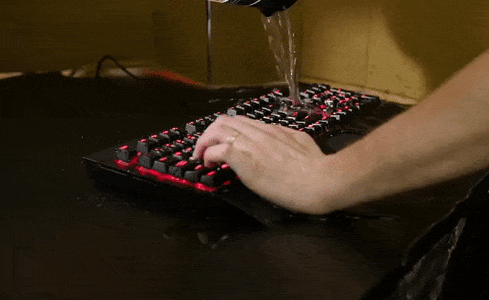 Corsair nâng cấp bàn phím chống nước K68 với phiên bản đèn nền nhiều màu sắc
