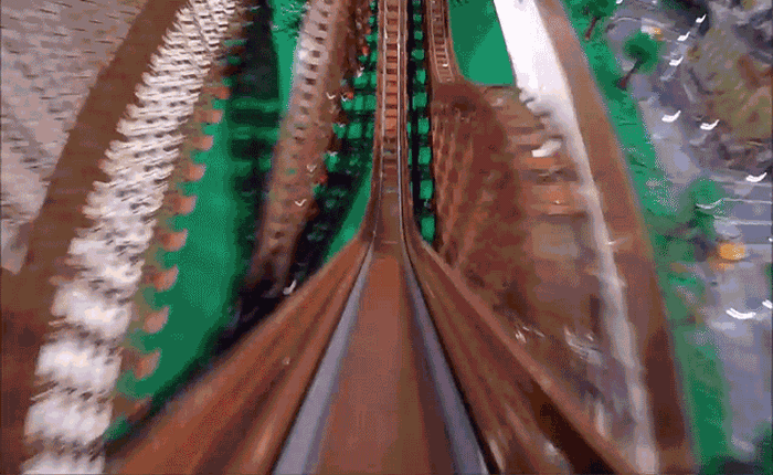 Ấn tượng với đường tàu lượn siêu tốc bằng 90.000 mảnh LEGO hoạt động như thật