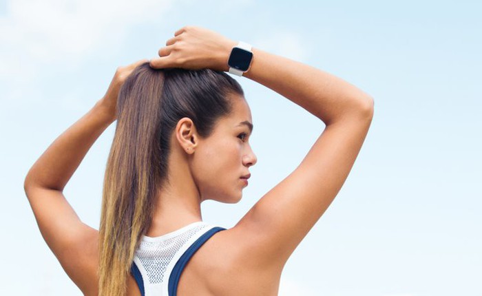 Fitbit ra mắt chiếc đồng hồ Versa có thiết kế gần giống Apple Watch, giá chỉ 200 USD