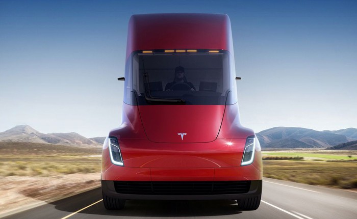 [Video] Tesla Semi vẫn sở hữu khả năng tăng tốc "thần sầu" dù phải kéo theo 36 tấn hàng