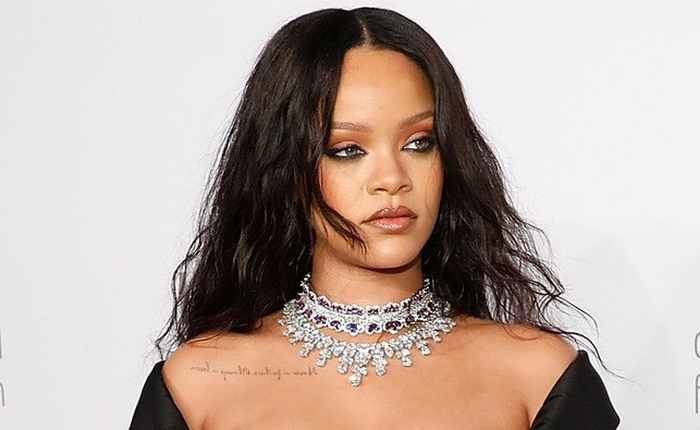 Ca sĩ Rihanna lên tiếng chỉ trích Snapchat cổ xuý nạn bạo hành trong gia đình, 600 triệu USD giá trị vốn hoá của Snap lập tức "bốc hơi"