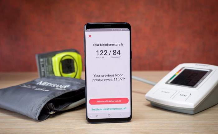 Galaxy S9/S9+ gây bất ngờ với khả năng đo huyết áp của người dùng nhờ một cảm biến quang học