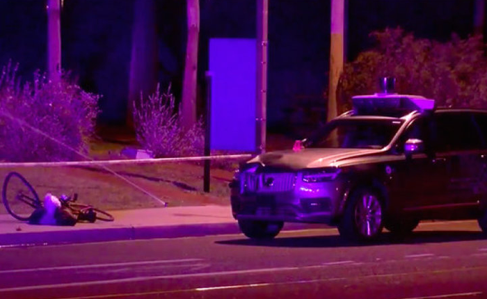 Cảnh sát công bố video quay cảnh xe tự lái Uber gây tai nạn chết người