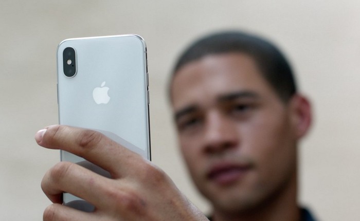 Apple tung ra quảng cáo iPhone X cực "chất": Cứ liếc mắt một cái là thanh toán thành công