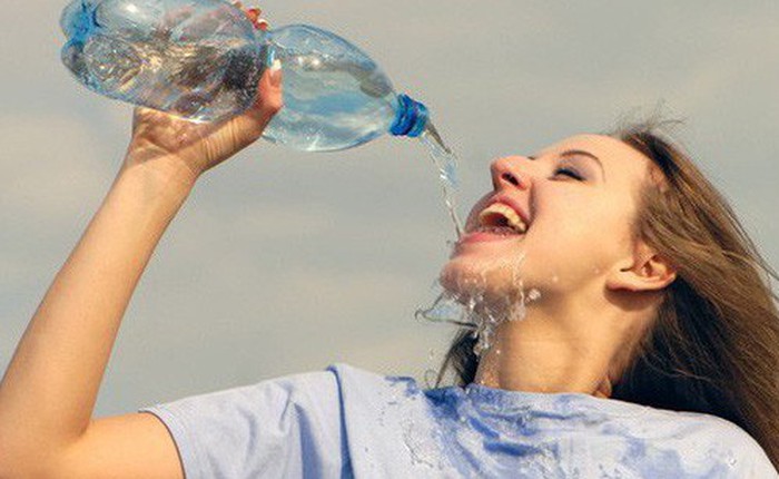 Thói quen uống nước ngay sau khi ăn của nhiều người có thực sự tốt?