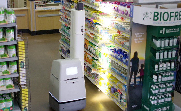 Chuỗi siêu thị Walmart để những con robot tự động chạy quanh các kệ hàng hóa để làm gì?