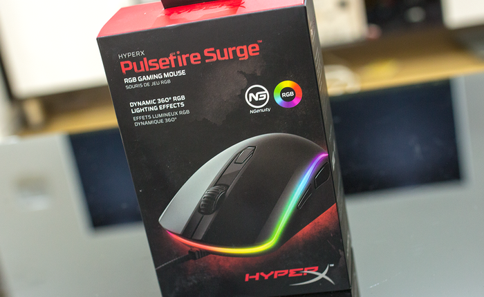 Làm ra rất nhiều Gaming Gear nhưng đến tận con chuột Pulsefire Surge thì Kingston HyperX mới chịu dùng LED RGB