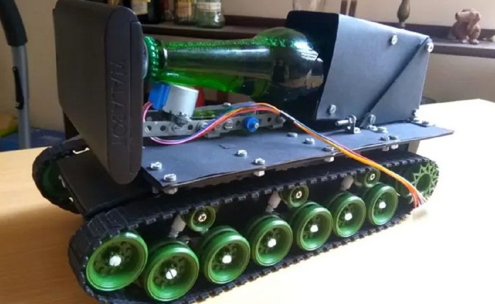 Tương lai là đây, xe tăng phục vụ bia được điều khiển bằng trợ lý ảo Alexa