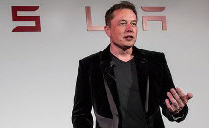 Elon Musk lí giải việc ngủ lại tại nhà máy Tesla: "Sếp mà bình chân thoải mái thì nhân viên sao biết được sự khó khăn."