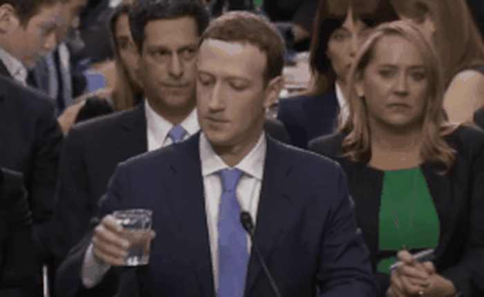 Hết ghế ngồi, quần áo, giờ dân mạng còn soi cả biểu hiện "lạ" của Mark Zuckerberg