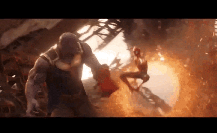 Thanos vừa đấm Iron Man ở trailer trước, sang trailer mới đã bị Spider-Man đá vào mặt