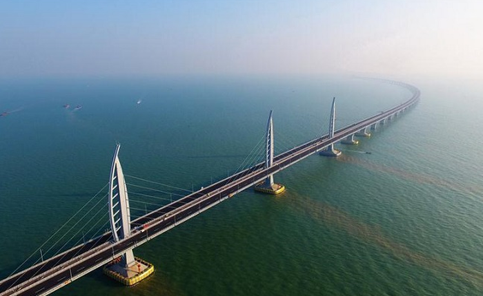 Cầu trên biển dài nhất thế giới tại Trung Quốc tiêu tốn 420.000 tấn thép, đủ để làm 60 tháp Eiffel