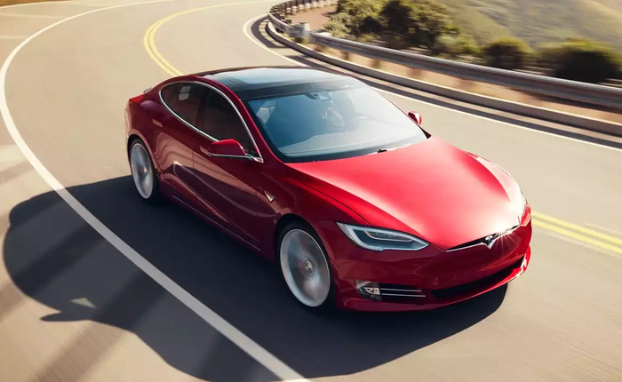 Thót tim trước cảnh xe Tesla Model S suýt gặp tai nạn thảm khốc khi đang trong chế độ Autopilot