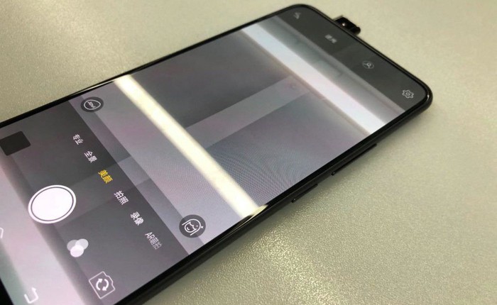 Rò rỉ ảnh smartphone không viền màn hình thực thụ của Vivo, cạnh cong hơn so với APEX