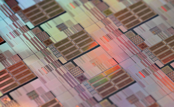 Trong khi Intel vẫn đang trung thành với chip 10nm, Samsung đã chuẩn bị sản xuất hàng loạt chip 7nm