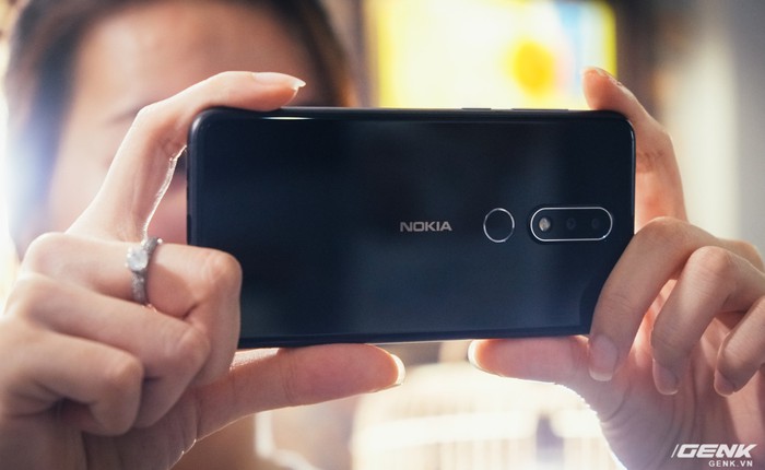 Trên tay Nokia X6 tại VN: Vỏ kính, màn hình tai thỏ, camera kép, cấu hình mạnh, giá từ 5 triệu đồng