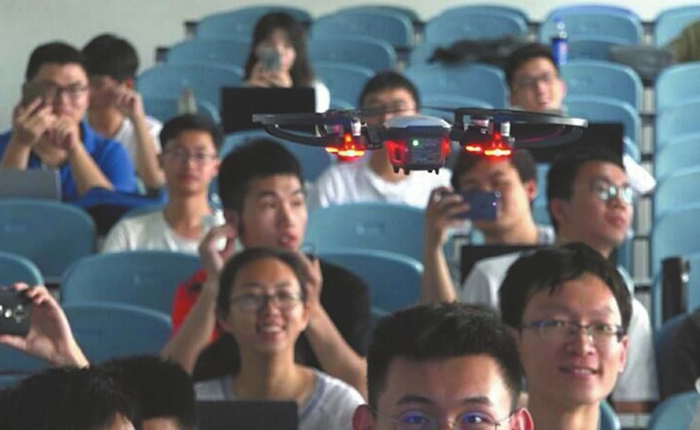 Trung Quốc: Drone tích hợp nhận diện khuôn mặt tham gia quản lý giáo dục
