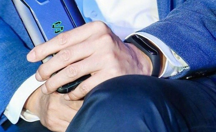 CEO Xiaomi xác nhận thiết bị mình đeo trên tay chính là Mi Band 3