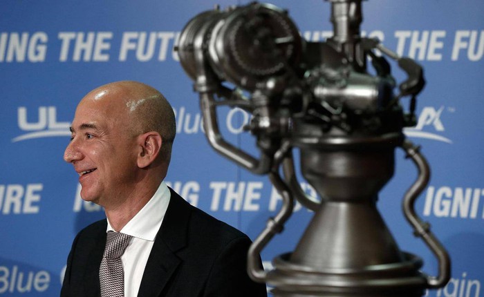 Jeff Bezos chỉ ra kế hoạch thuộc địa hoá mặt trăng, và quả quyết rằng "Chúng ta sẽ phải rời bỏ hành tinh này thôi"