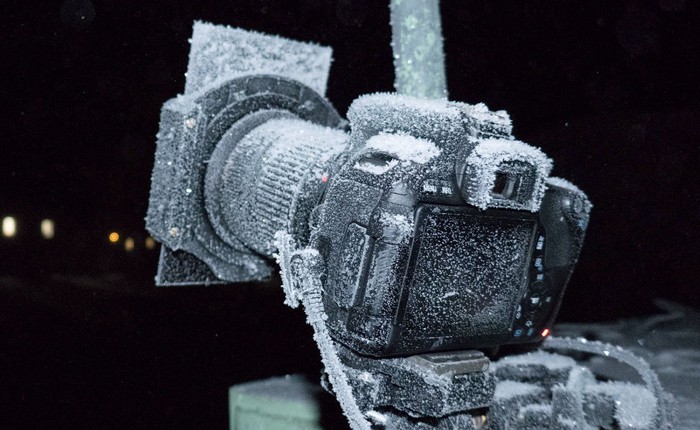 Nhiếp ảnh gia chia sẻ cách dùng camera ở nơi lạnh nhất hành tinh, làm sao để chụp hình khi mọi thứ đều đóng băng?