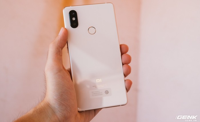 Xiaomi Mi 8 SE đã về VN: Snapdragon 710, màn hình tai thỏ, dáng vuông vức như Mi Mix, giá 7 triệu